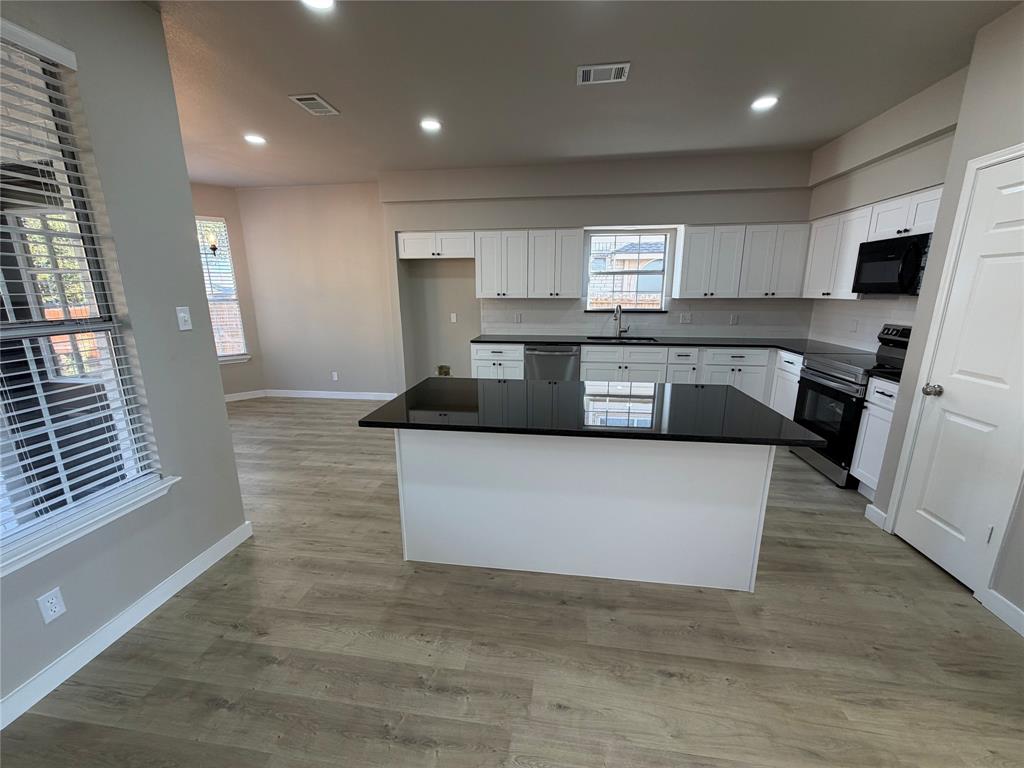2300 Brooklake Street Property Photo 7