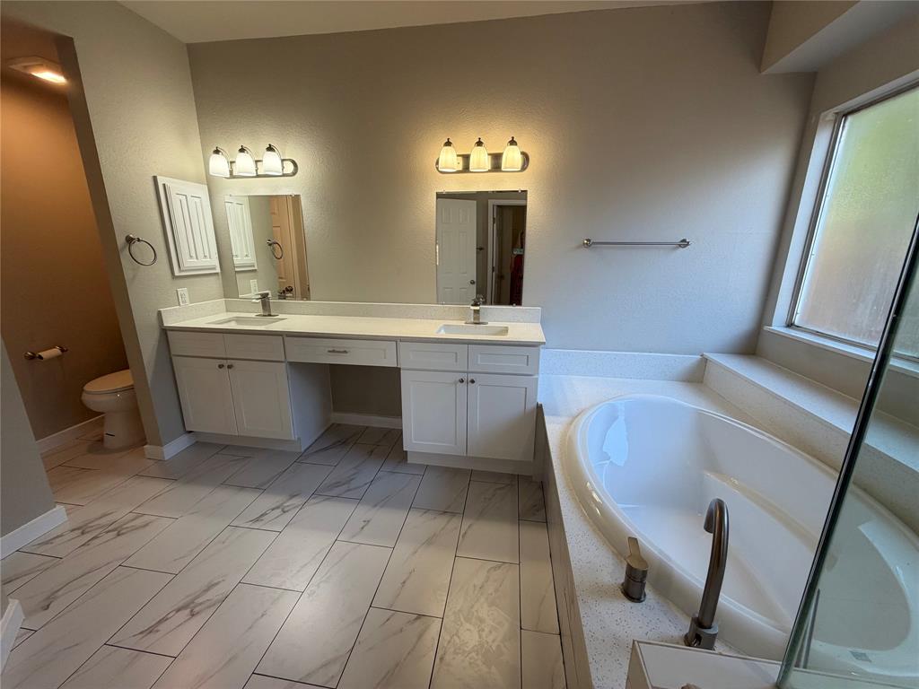 2300 Brooklake Street Property Photo 12