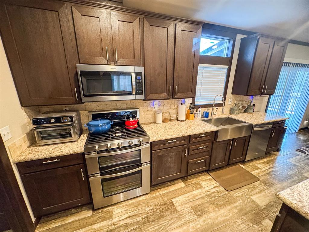 2924 Us-59 Property Photo 11