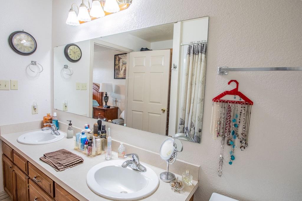 207 Roeser Street Property Photo 16