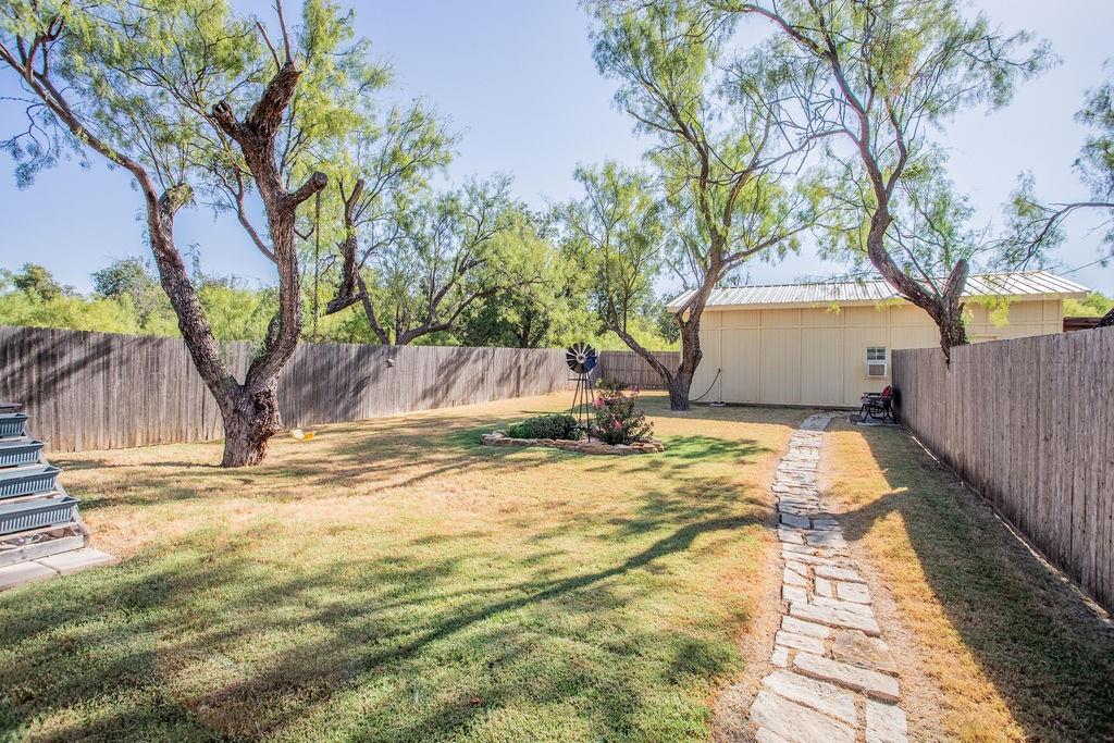 207 Roeser Street Property Photo 19