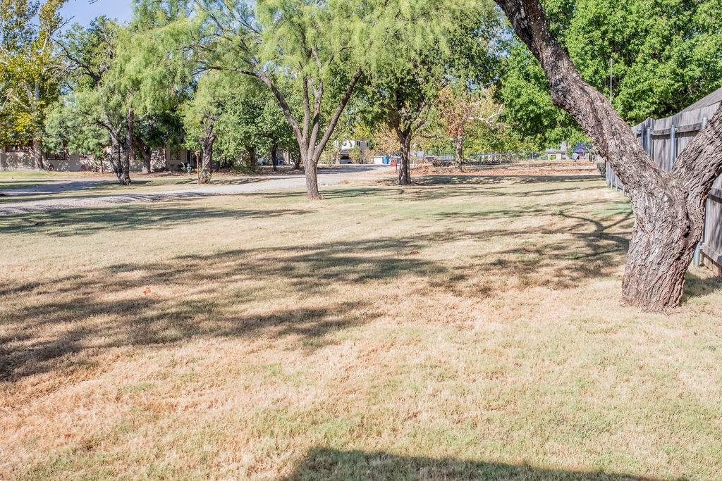 207 Roeser Street Property Photo 22