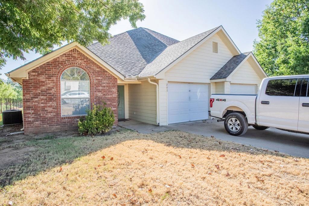 207 Roeser Street Property Photo 25