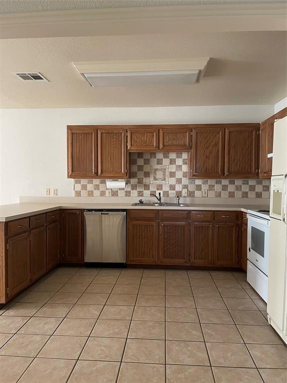 207 Roeser Street Property Photo 29