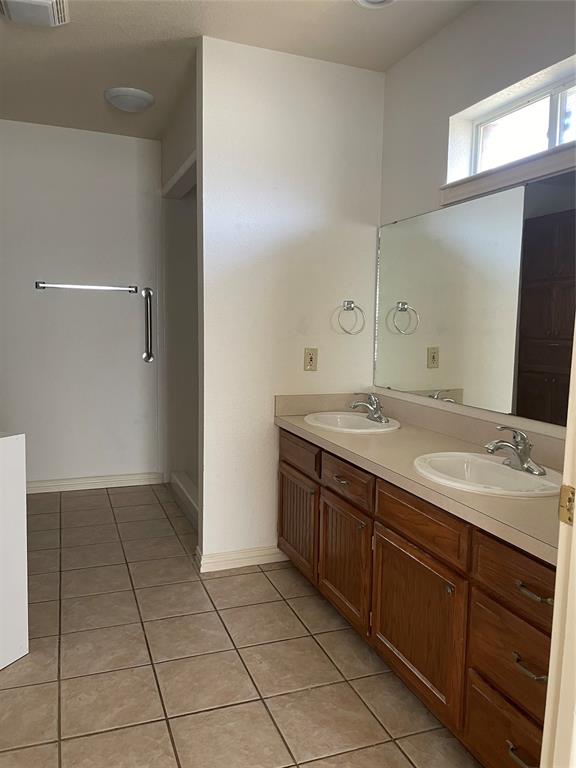 207 Roeser Street Property Photo 33