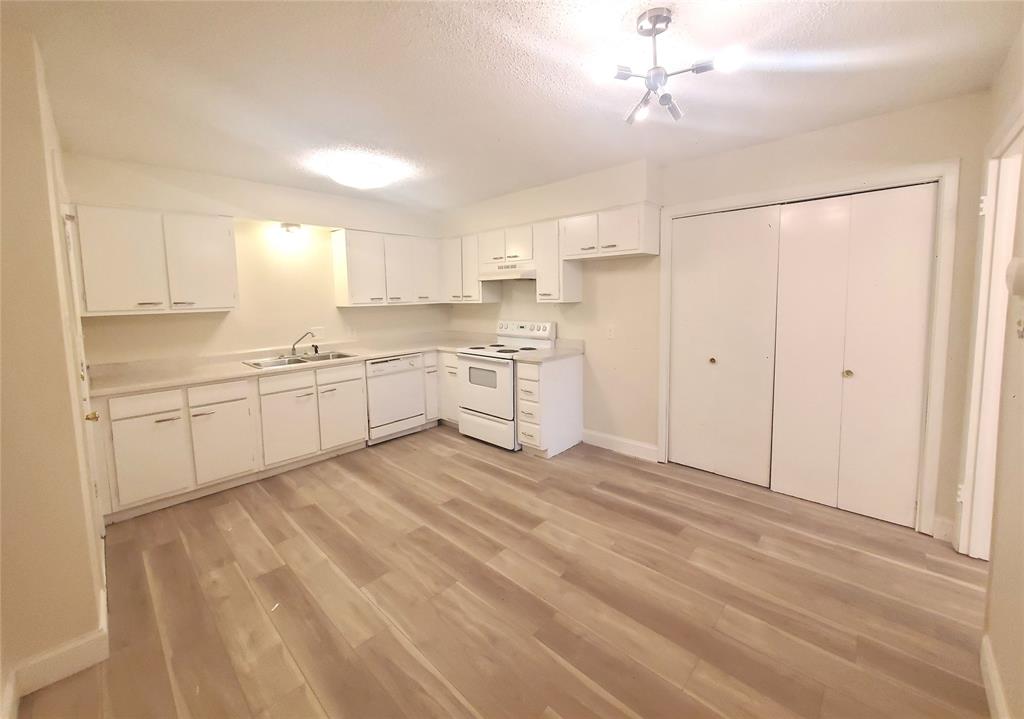 6605 Park Place Drive D Property Photo 3