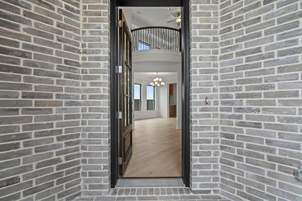 2821 Paddington Court Property Photo 3