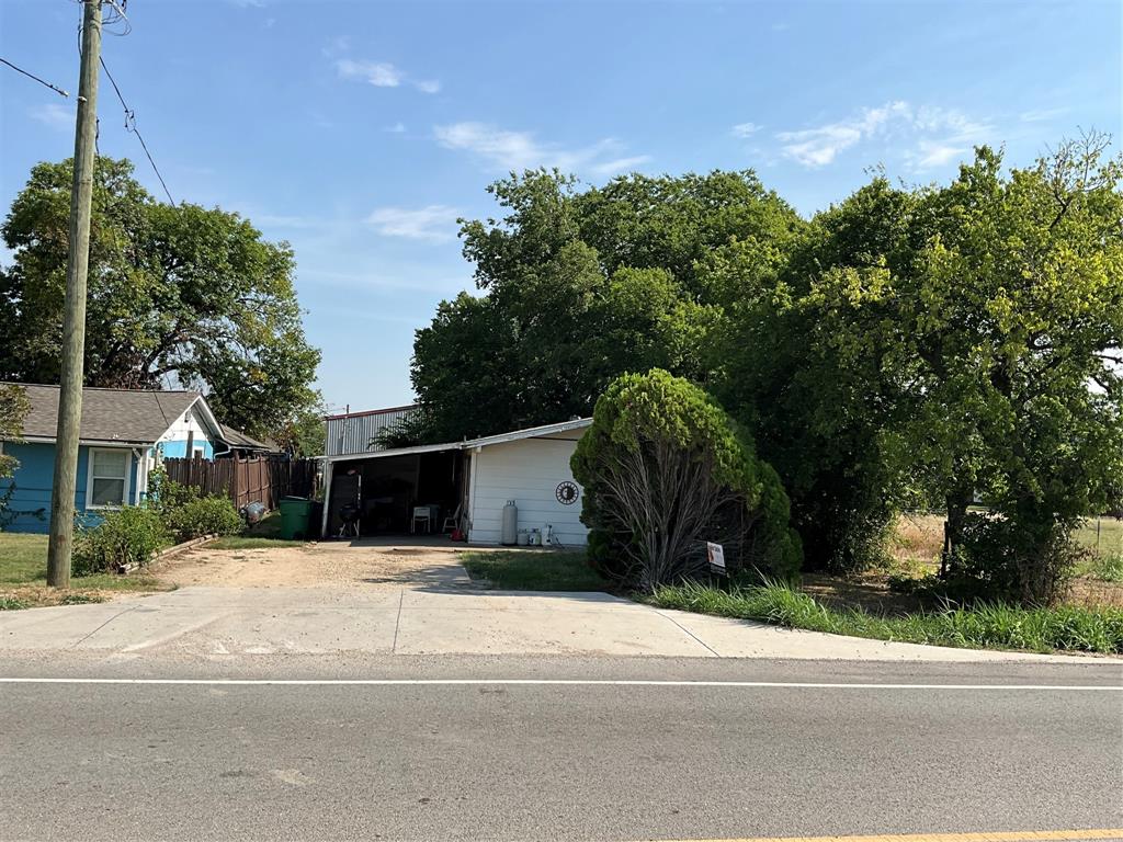307 E 5th Street Property Photo 2