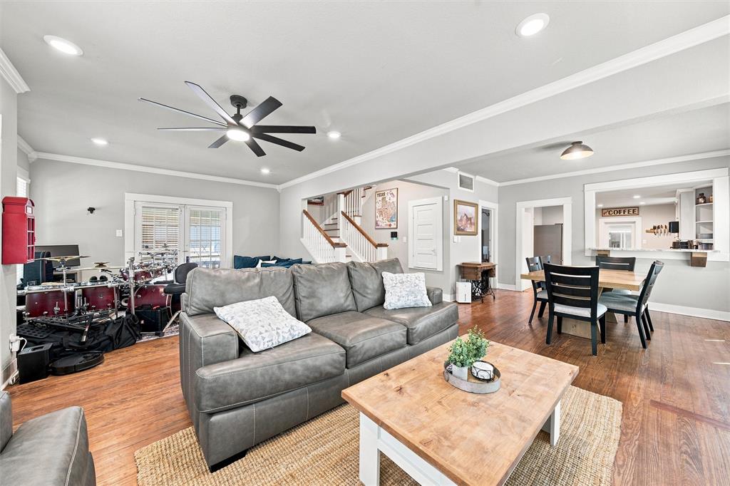 2716 Sanger Avenue Property Photo 4