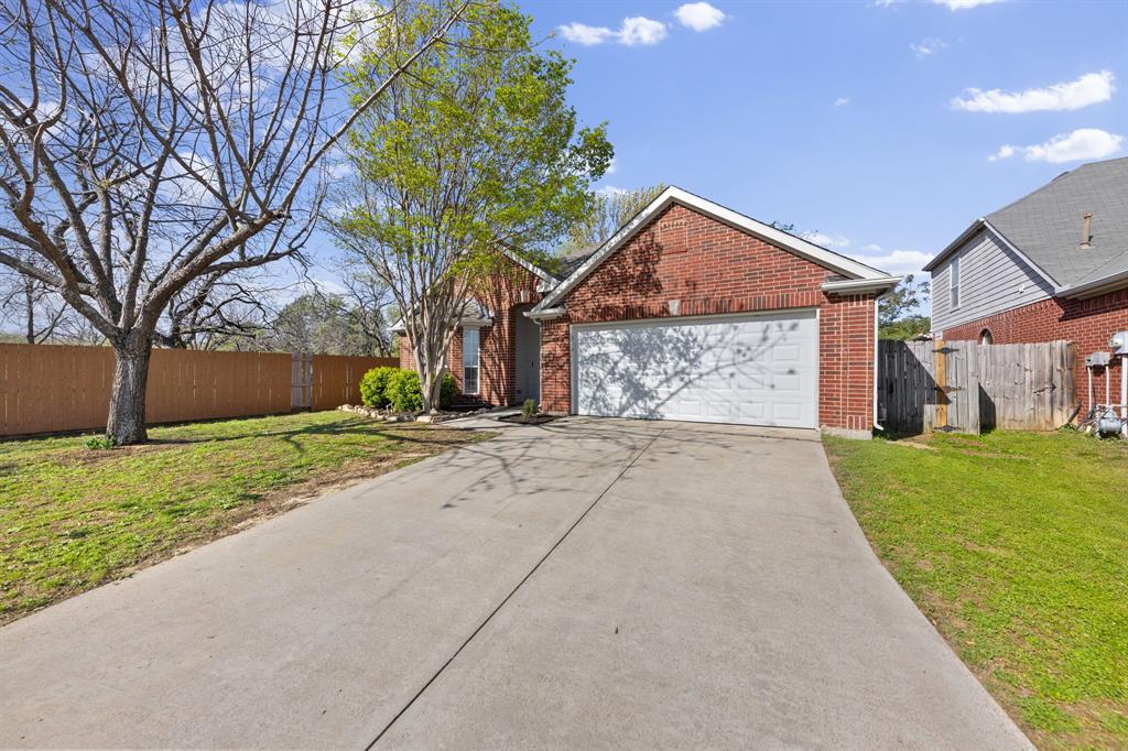 814 Lake Bluff Drive Property Photo 1