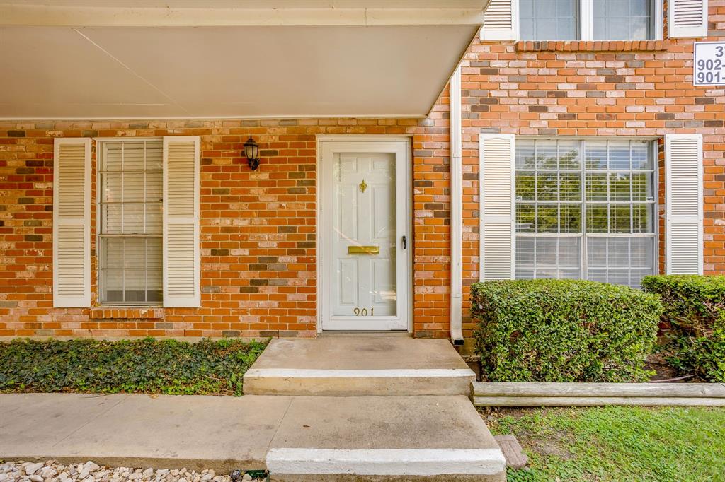 901 Roaring Springs Road Property Photo 1