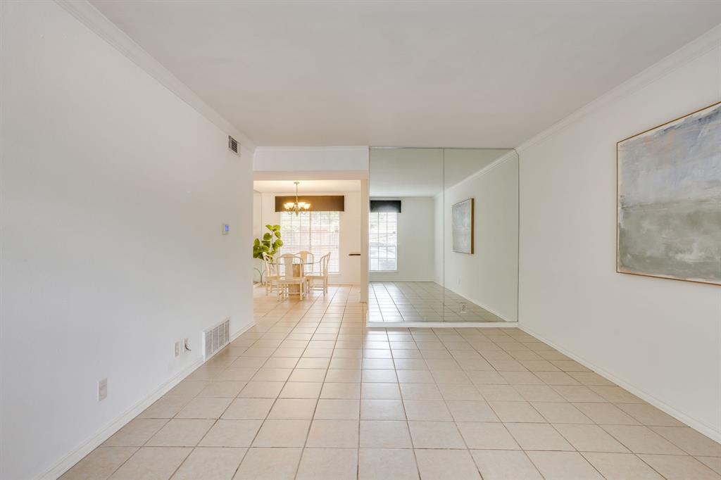 901 Roaring Springs Road Property Photo 4