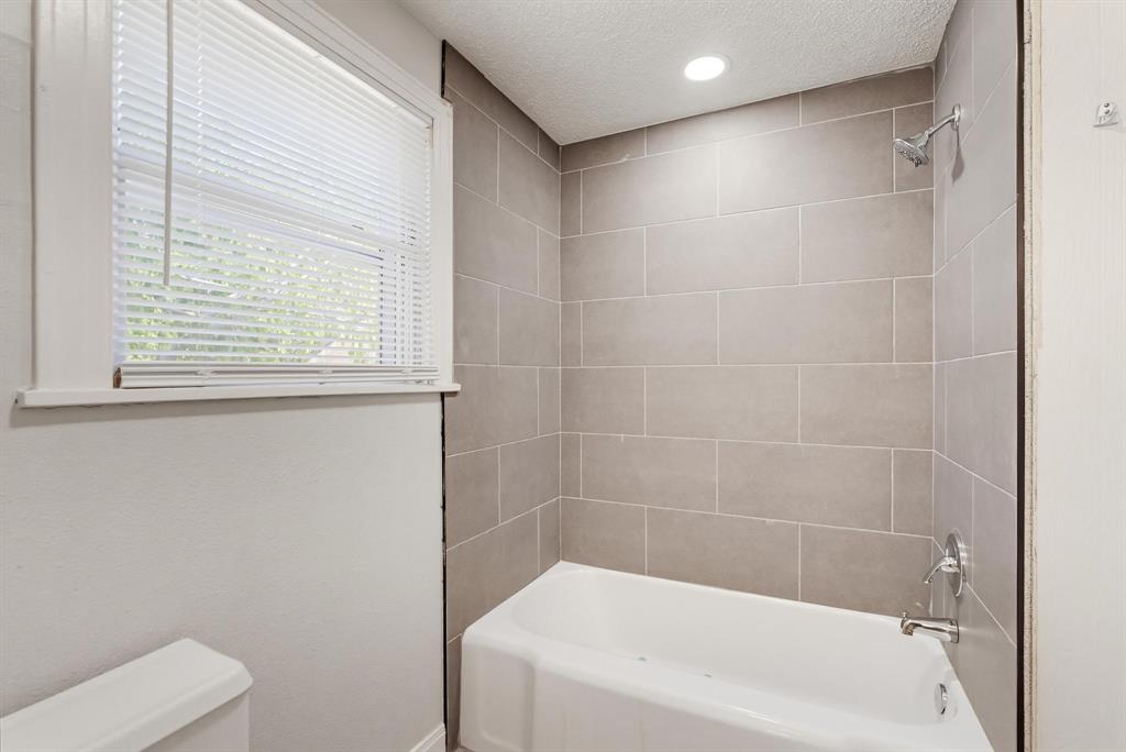 889 Beech Street Property Photo 18
