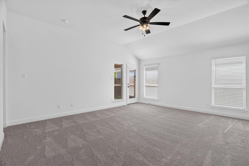 425 Rose Avenue Property Photo 6