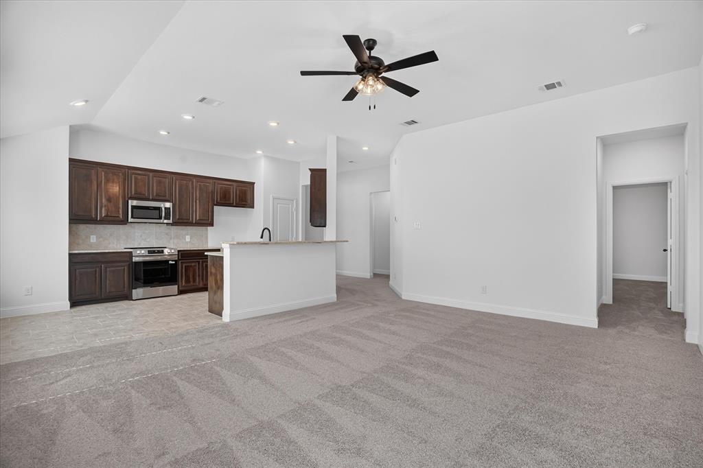 425 Rose Avenue Property Photo 7