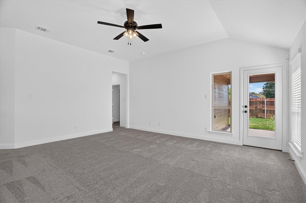 425 Rose Avenue Property Photo 8