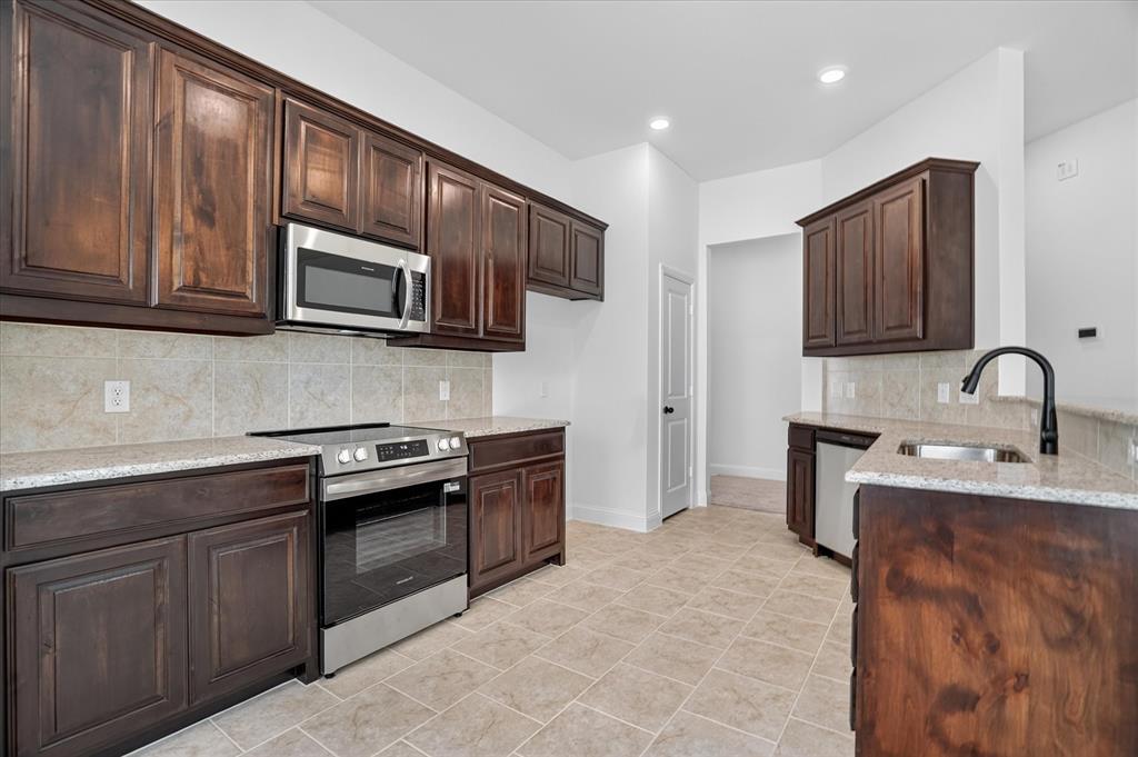 425 Rose Avenue Property Photo 11