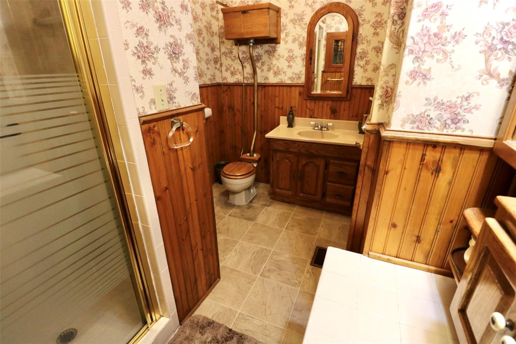 307 Honey Grove St Property Photo 9