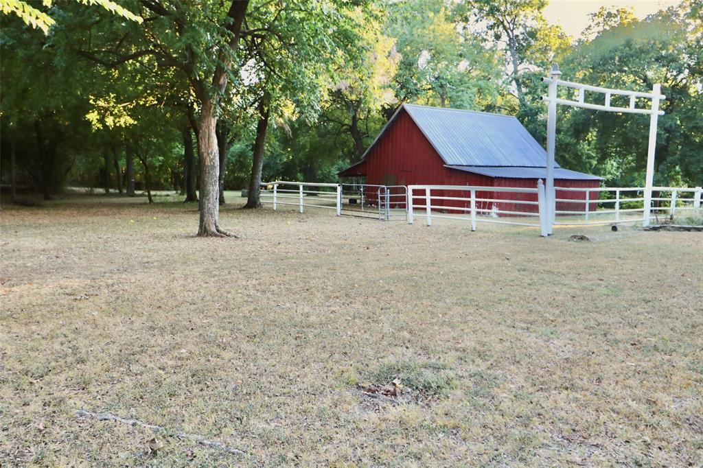 307 Honey Grove St Property Photo 32