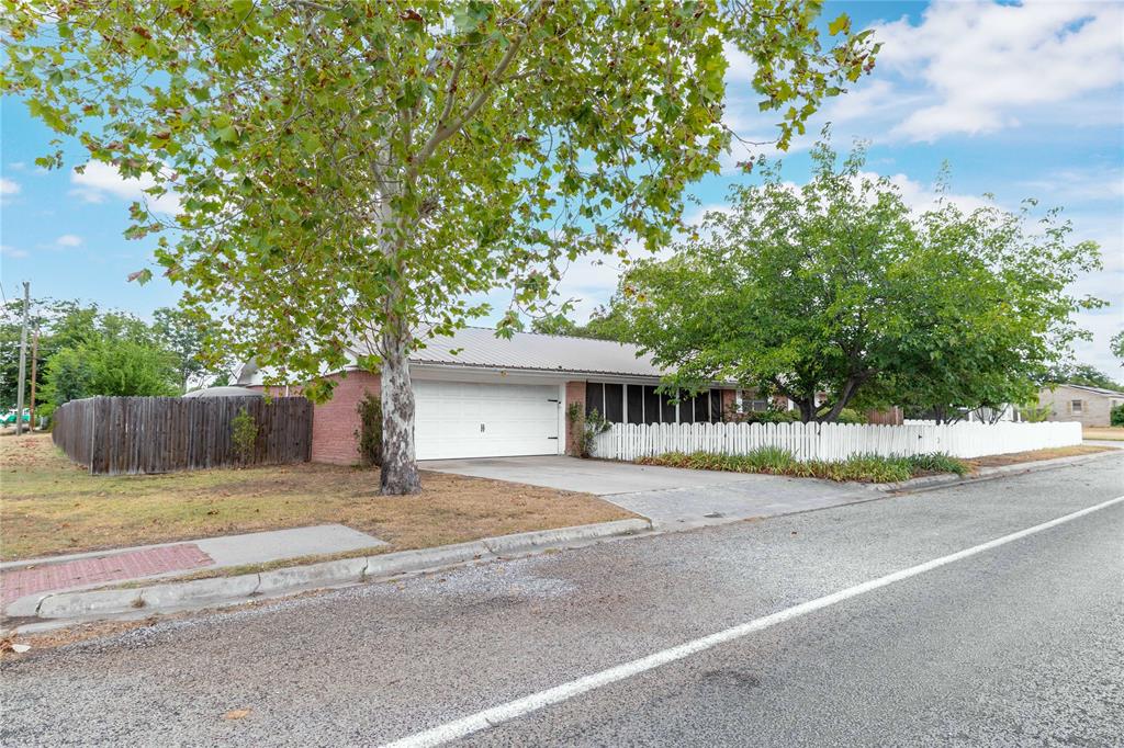 900 E Fitzgerald Street Property Photo 23