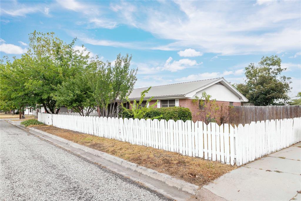 900 E Fitzgerald Street Property Photo 24