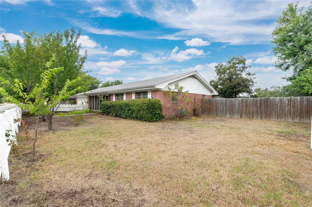 900 E Fitzgerald Street Property Photo 25
