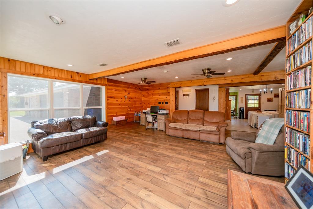 2130 E Fm 22 Property Photo 12