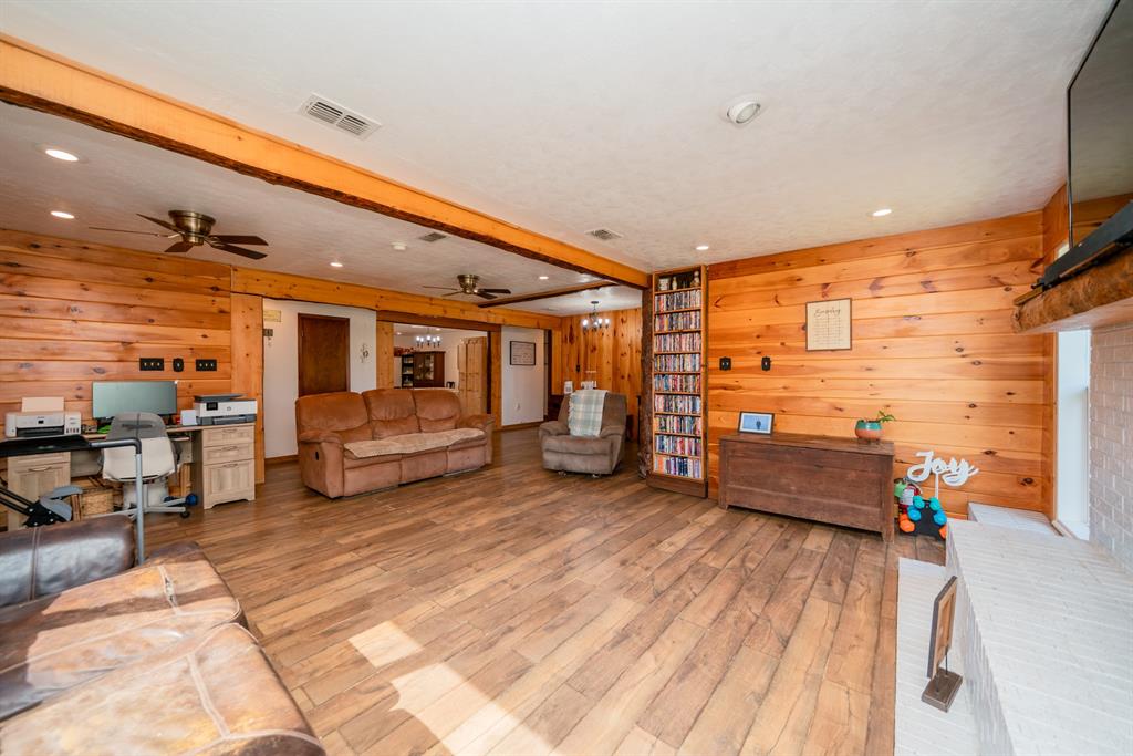2130 E Fm 22 Property Photo 16