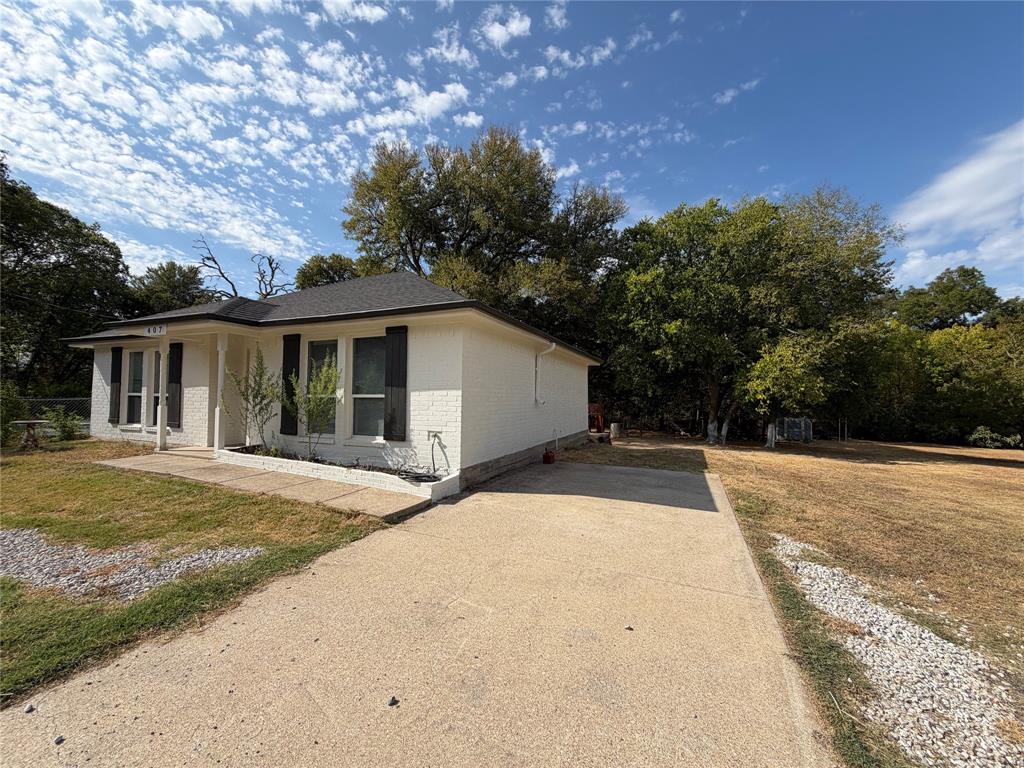 407 Ralph Street Property Photo 2