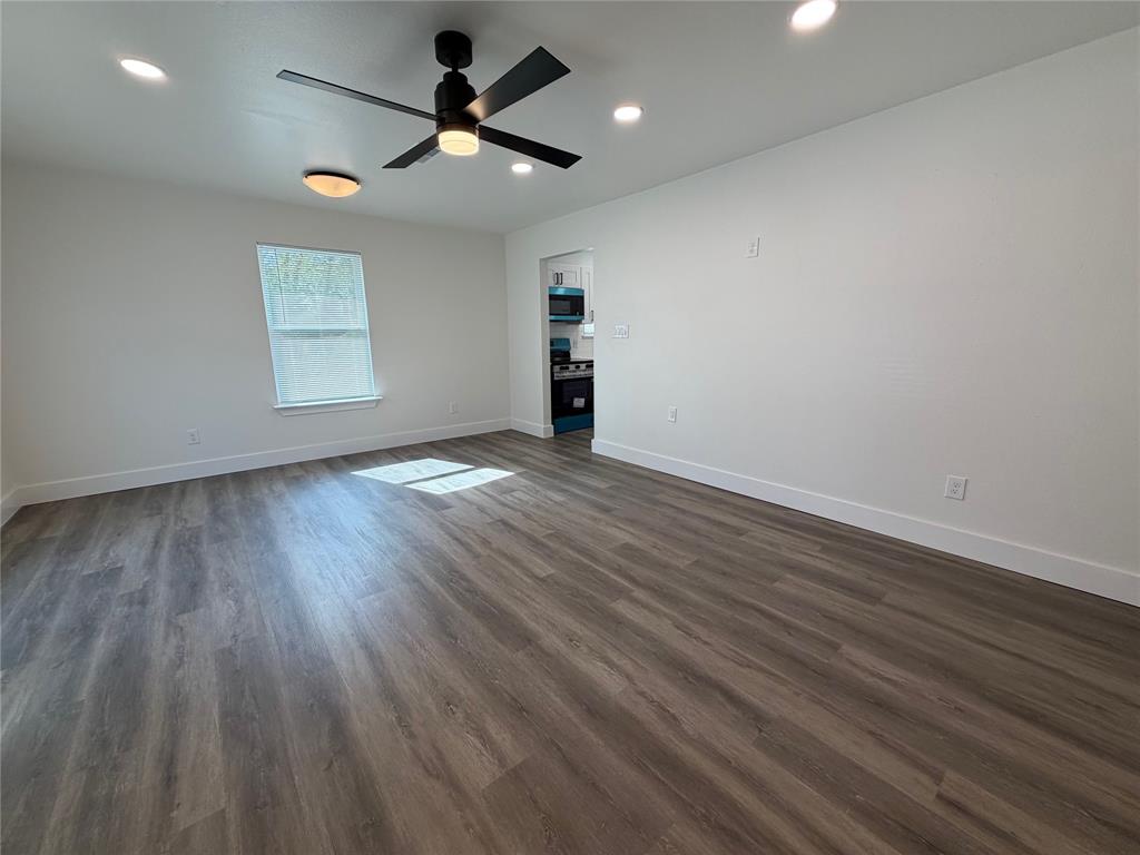 407 Ralph Street Property Photo 3