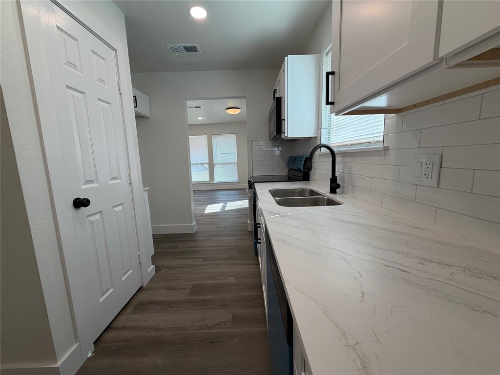407 Ralph Street Property Photo 6