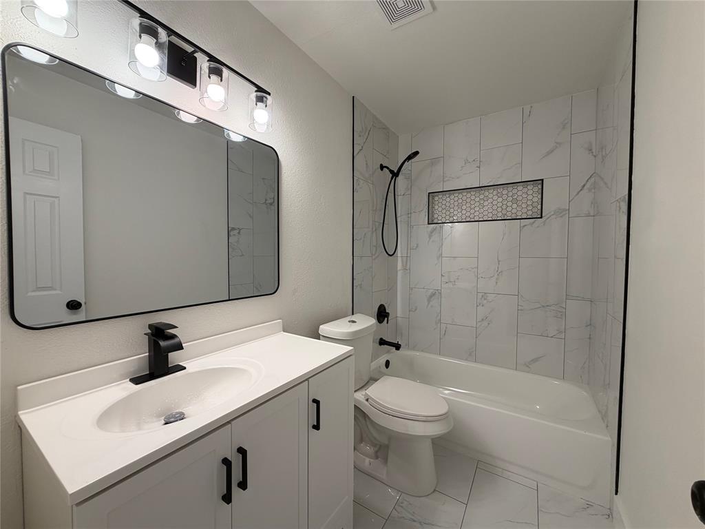 407 Ralph Street Property Photo 10