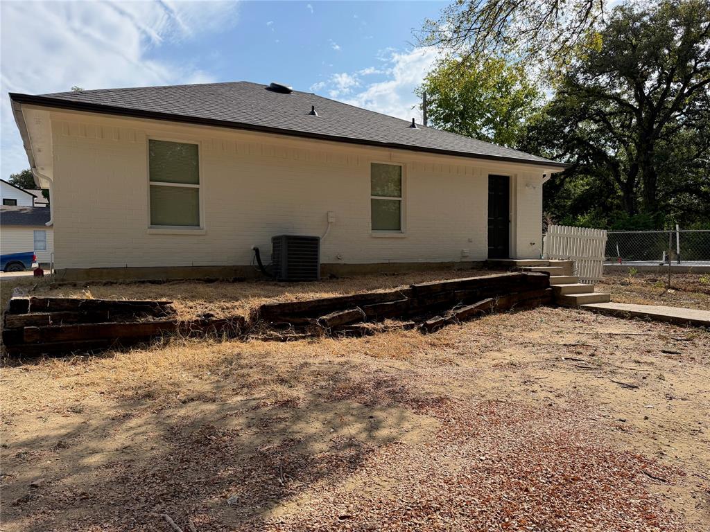 407 Ralph Street Property Photo 12