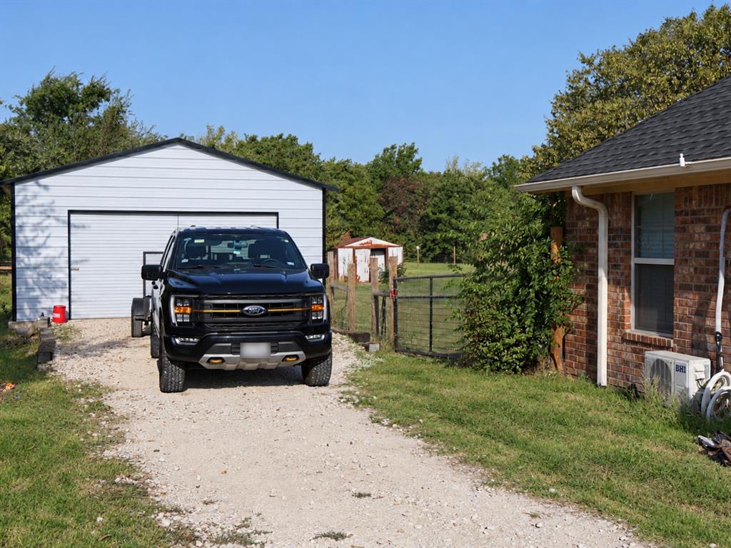 1813 County Road 123 Property Photo 4