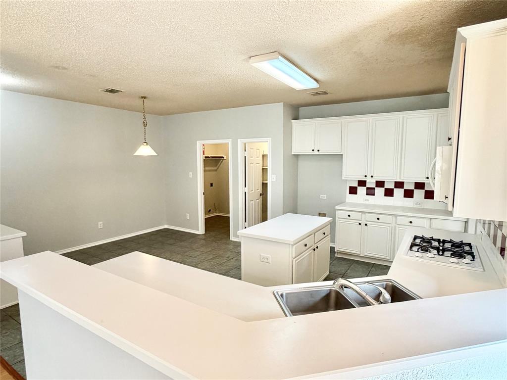140 Fallkirk Drive Property Photo 8