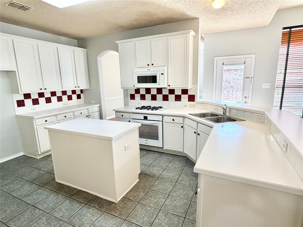 140 Fallkirk Drive Property Photo 9