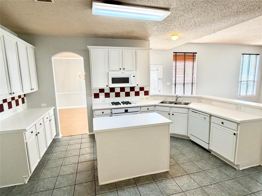 140 Fallkirk Drive Property Photo 10