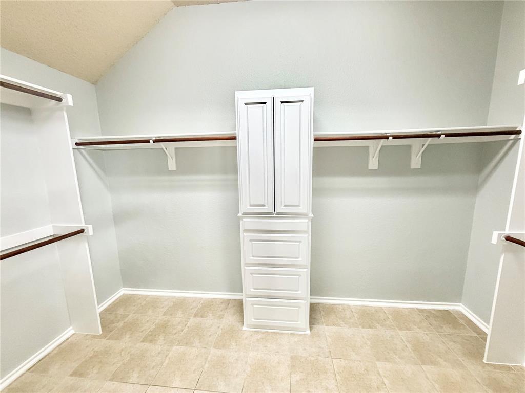 140 Fallkirk Drive Property Photo 18