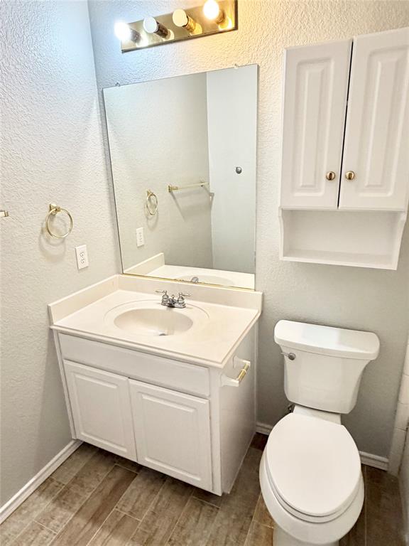 140 Fallkirk Drive Property Photo 21