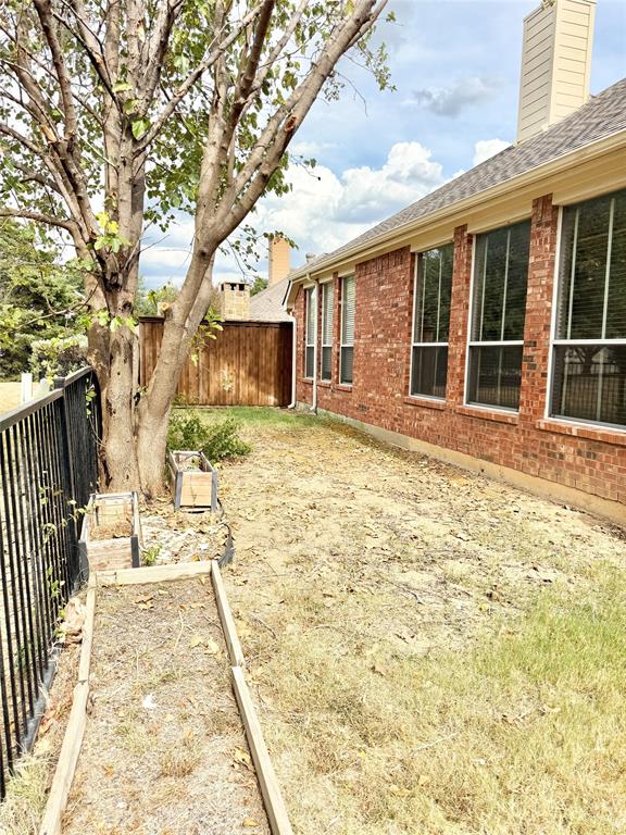140 Fallkirk Drive Property Photo 30