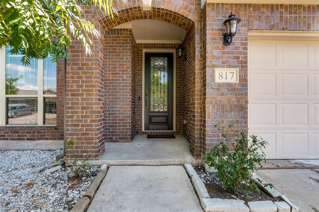 817 Glendale Drive Property Photo 2