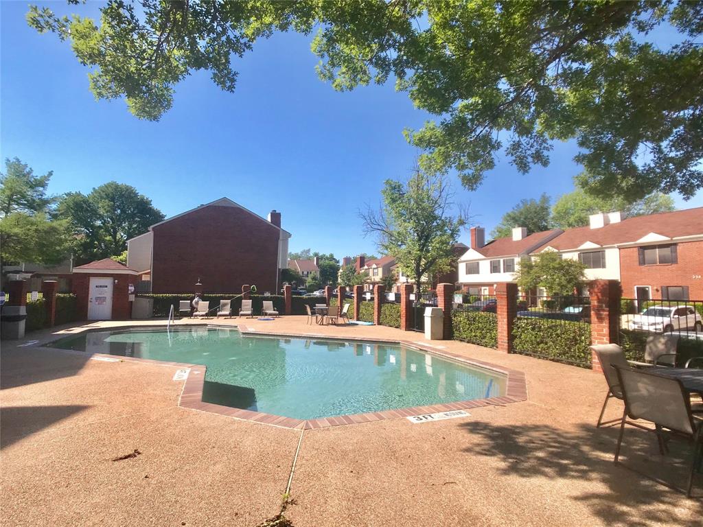 216 Samuel Boulevard J3 Property Photo 2