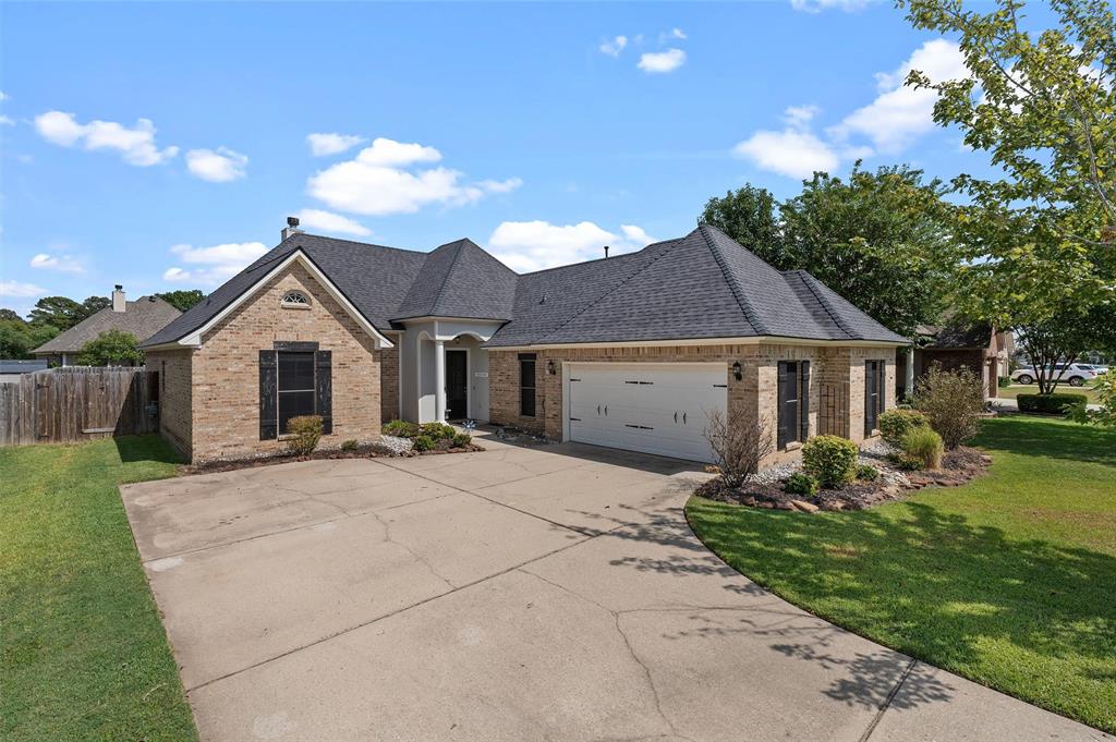 3911 Le Brooke Lane Property Photo 1