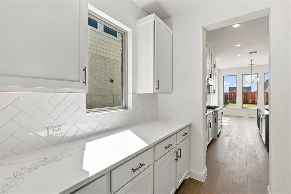 2912 Manchester Court Property Photo 6