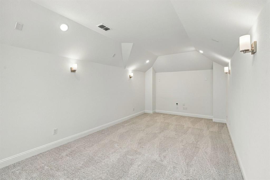 2912 Manchester Court Property Photo 25