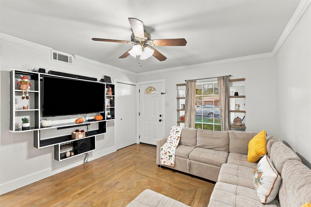 3214 Parker Street Property Photo 4