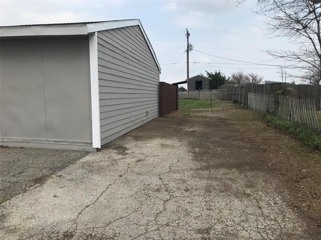 303 Raymond Street Property Photo 10