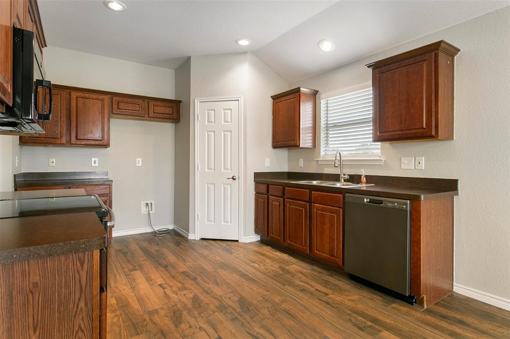14032 Sand Hills Drive Property Photo 6