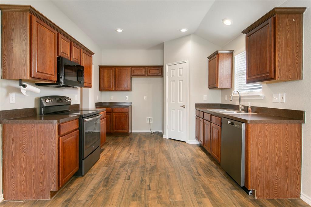 14032 Sand Hills Drive Property Photo 7
