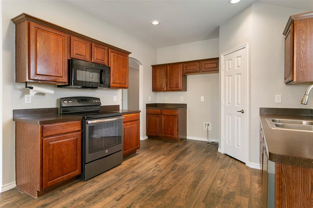 14032 Sand Hills Drive Property Photo 8
